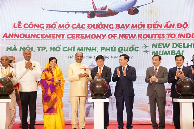 Inauguran nuevas rutas aereas entre Vietnam e India hinh anh 1