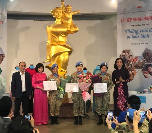 Museo de mujer vietnamita recibe artefactos entregados por cascos azules hinh anh 3