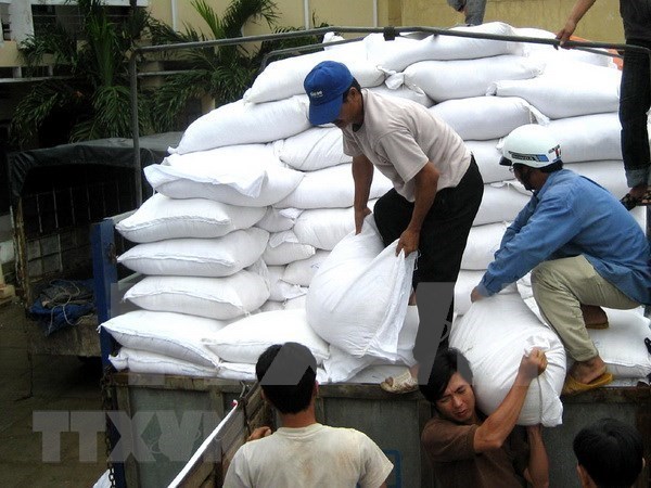 Entregan arroz a personas necesitadas en provincia vietnamita hinh anh 1