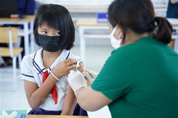 Vietnam registra mas de 12 mil casos de COVID-19 este jueves hinh anh 1