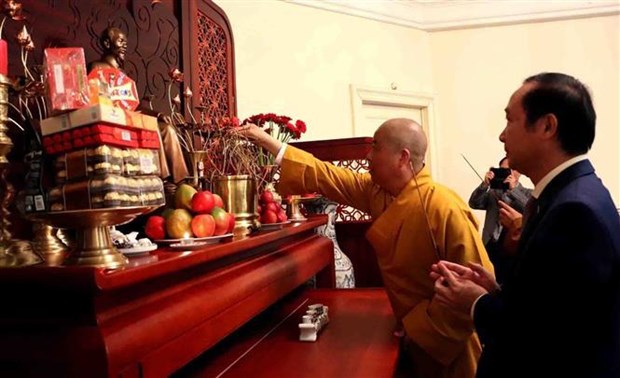 Divulgan valores culturales budistas vietnamitas a sus compatriotas en el exterior hinh anh 1