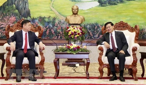 Dirigentes laosianos reciben a delegacion partidista vietnamita hinh anh 1