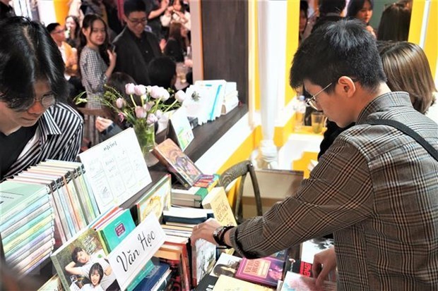 Estudiantes vietnamitas efectuan festival de lectura en Moscu hinh anh 1