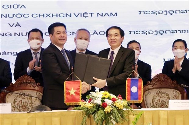 Periodico laosiano resalta relaciones especiales Laos-Vietnam hinh anh 2