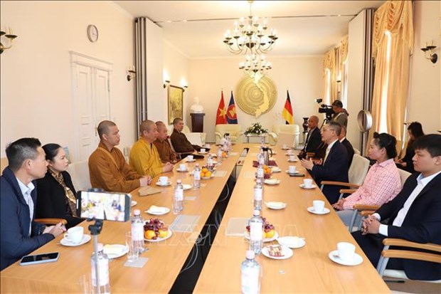 Delegacion de la Sangha Budista de Vietnam realiza visita a Alemania hinh anh 1
