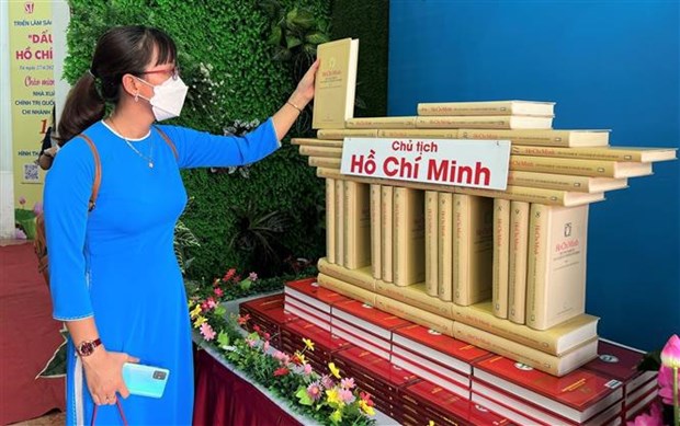 Exhibicion mejora conocimiento publico sobre Presidente Ho Chi Minh hinh anh 2