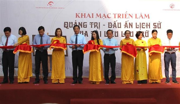 Abren exposicion conmemorativa por aniversario 50 de liberacion de provincia vietnamita de Quang Tri hinh anh 1