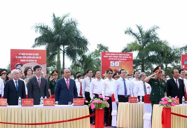 Presidente de Vietnam asiste al izamiento con motivo de reunificacion nacional hinh anh 3