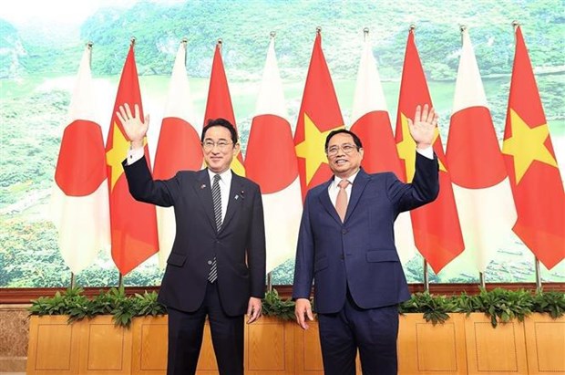 Primer ministro de Vietnam sostiene conversaciones su homologo japones hinh anh 1