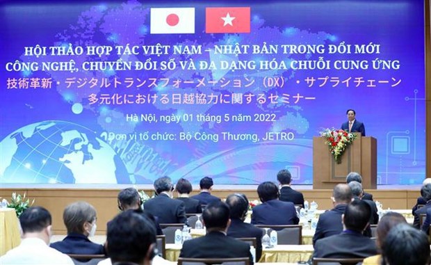 Primer ministro japones destaca potencialidades de cooperacion con Vietnam hinh anh 1