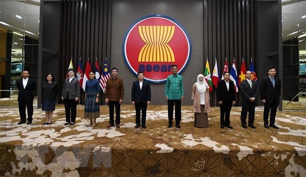 Camboya, Indonesia y Tailandia se comprometen a fortalecer el papel de la ASEAN hinh anh 1