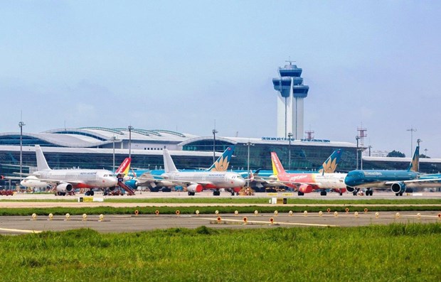 Aeropuertos vietnamitas atienden a mas de un millon de pasajeros durante los feriados hinh anh 1