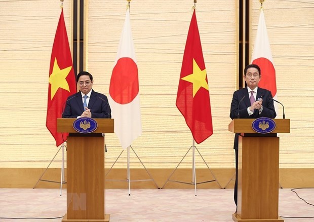 Visita de premier japones a Vietnam elevo nexos bilaterales a nueva fase, segun embajador hinh anh 1