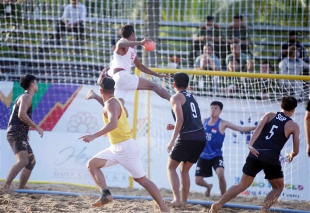 SEA Games 31: Vietnam sigue con su cuarta victoria en balonmano de playa masculino hinh anh 1