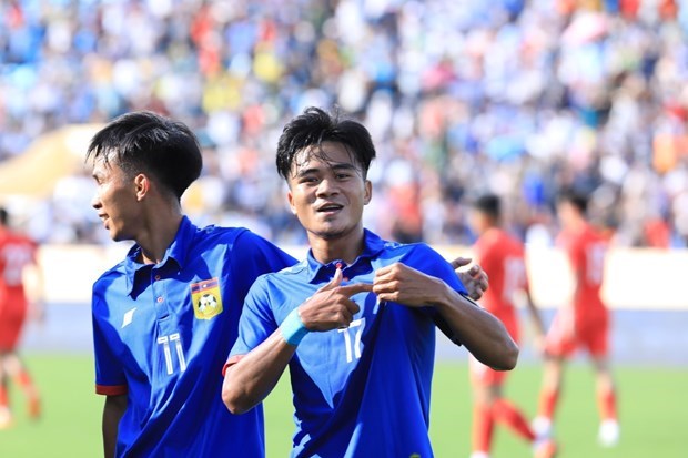 SEA Games 31: Seleccion laosiana de futbol trata de sumar tres puntos ante Camboya hinh anh 1