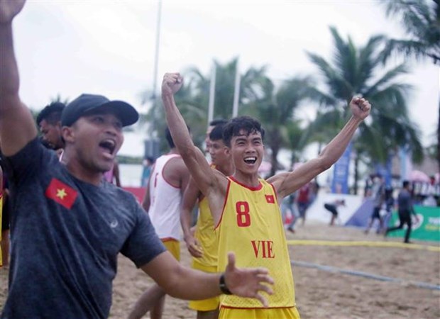 Seleccion masculina de balonmano playa de Vietnam revalida su presea dorada en SEA Games 31 hinh anh 1