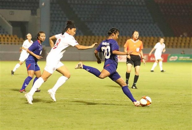 SEA Games 3: Seleccion femenina de futbol de Filipinas golea por 5-0 a Camboya hinh anh 1