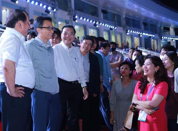 Vicepremier de Vietnam revisa ensayo para inauguracion de SEA Games 31 en Hanoi hinh anh 1