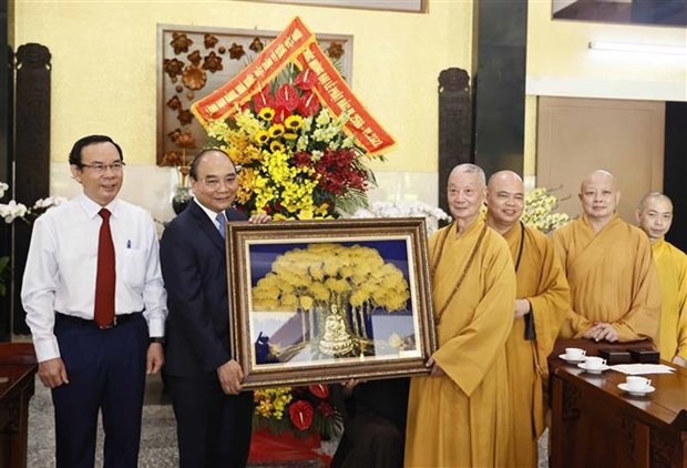 Presidente de Vietnam felicita a dignatarios y seguidores budistas por Dia de Vesak hinh anh 1