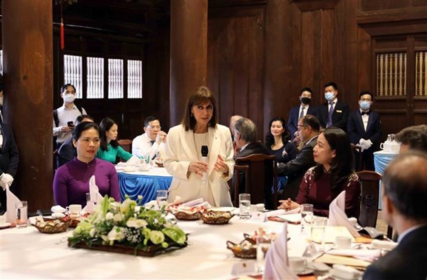 Presidenta griega asiste a fiesta del te ofrecida por vicepresidenta vietnamita hinh anh 1