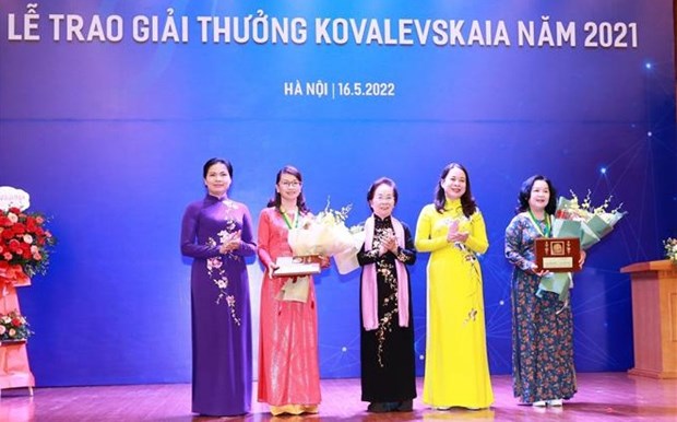 Entregan premio Kovalevskaia 2021 a destacadas cientificas vietnamitas hinh anh 1