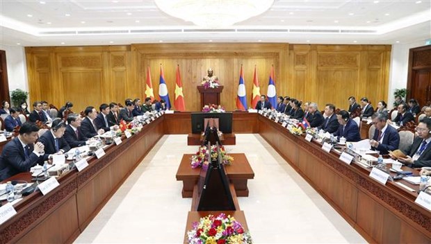 Presidente del Parlamento vietnamita sostiene conversaciones con su homologo laosiano hinh anh 1