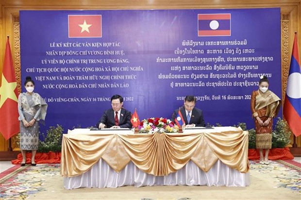 Presidente del Parlamento vietnamita sostiene conversaciones con su homologo laosiano hinh anh 2