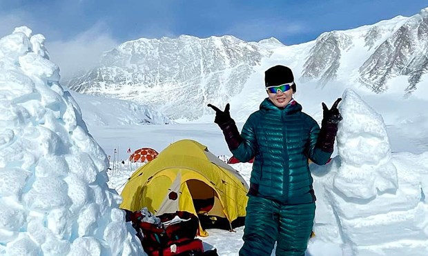 Primera mujer vietnamita conquista la cima del mundo, el Everest hinh anh 1