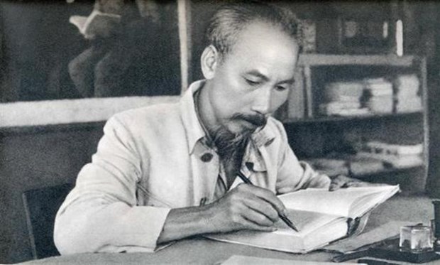 Realzan legado del Presidente Ho Chi Minh en ocasion de 132 anos de su natalicio hinh anh 2
