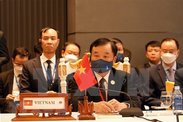 Vietnam llama a mantener la seguridad en el Mar del Este en ADSOM+ hinh anh 1