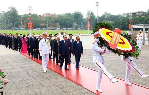 Rinden homenaje al Presidente Ho Chi Minh en ocasion del 132 aniversario de su natalicio hinh anh 1