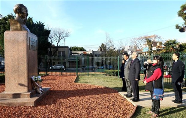 Rinden homenaje al Presidente Ho Chi Minh en Argentina hinh anh 1