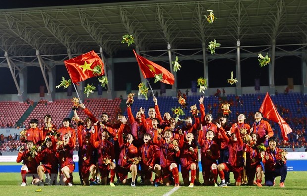 Futbol femenino de Vietnam conquista el oro de SEA Games tras derrotar a Tailandia hinh anh 1