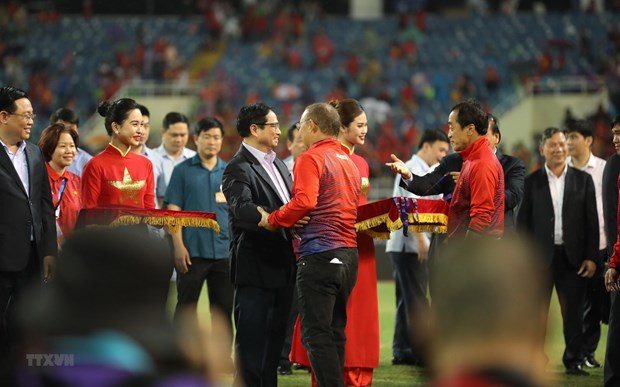 Primer ministro vietnamita felicita a la seleccion de futbol sub-23 por su victoria en SEA Games 31 hinh anh 1