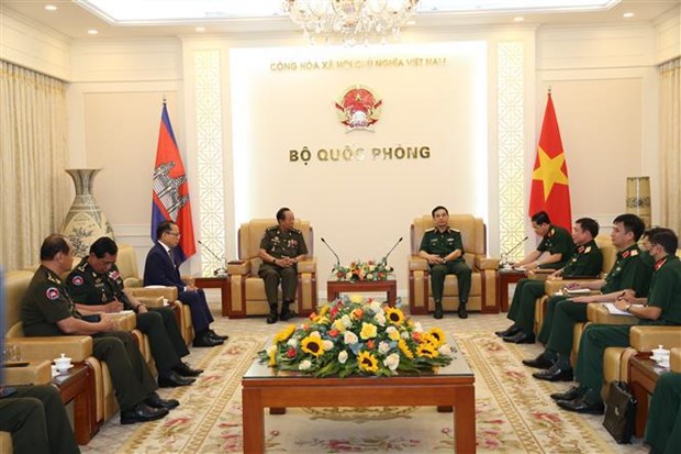 Resaltan lazos eficientes en defensa entre Vietnam y Camboya hinh anh 1