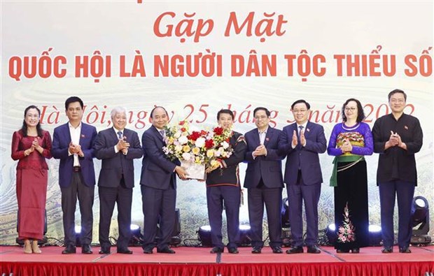 Dirigentes vietnamitas reunen con legisladores de minorias etnicas hinh anh 1