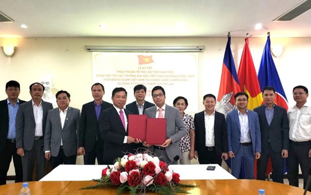 Empresas vietnamitas en Camboya apoyan a compatriotas en circunstancias dificiles hinh anh 1
