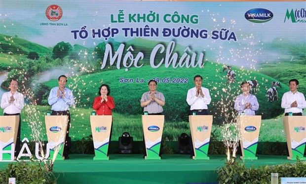 Premier de Vietnam inaugura construccion del complejo Moc Chau Milk Paradise hinh anh 1