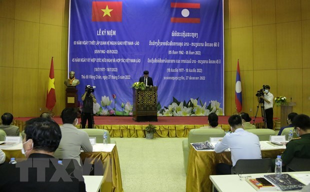 Ministro laosiano alaba cooperacion educativa con Vietnam hinh anh 1