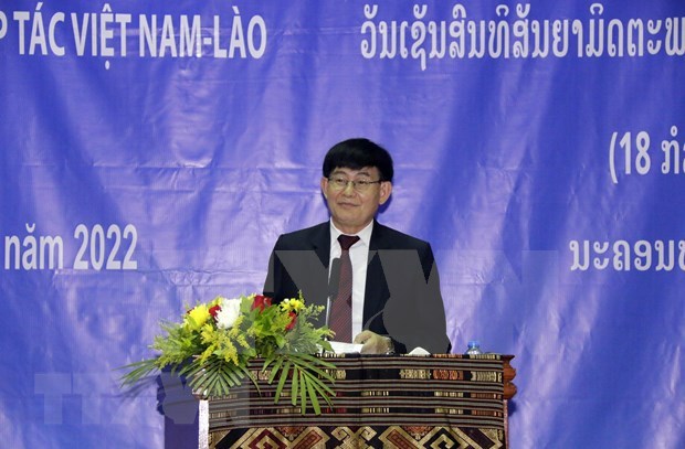 Ministro laosiano alaba cooperacion educativa con Vietnam hinh anh 2