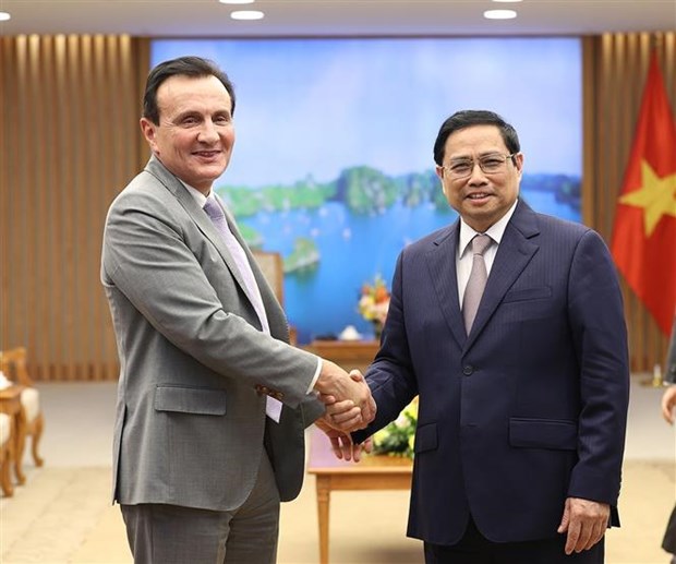 Vietnam aspira a cooperar con AstraZeneca en produccion de vacunas hinh anh 1