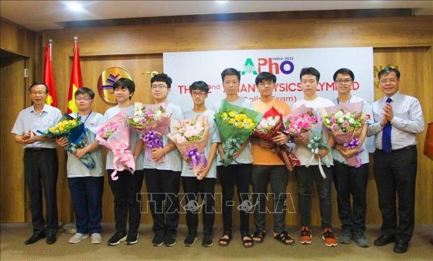 Concursantes vietnamitas cosechan premios en Olimpiada Asiatica de Fisica hinh anh 1