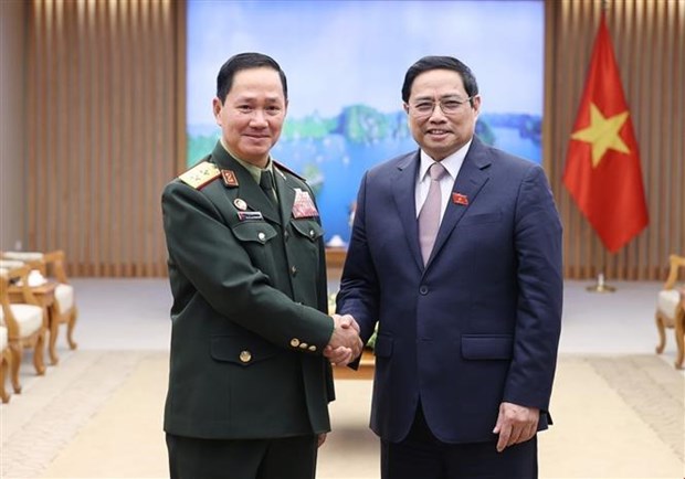 Premier vietnamita destaca importancia de cooperacion en defensa con Laos hinh anh 1