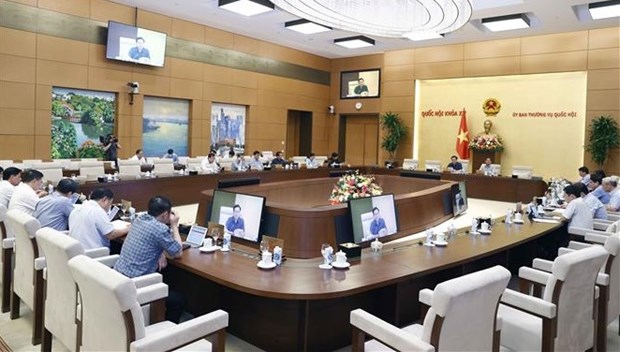 Comite Permanente del Parlamento vietnamita evalua paquetes para desarrollo economico hinh anh 1