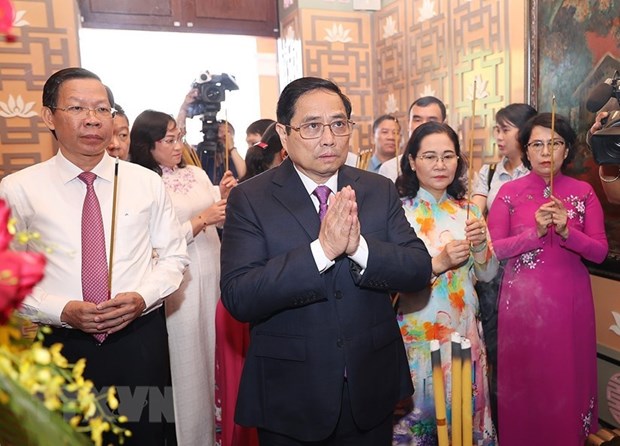 Primer ministro de Vietnam rinde homenaje al Presidente Ho Chi Minh hinh anh 1