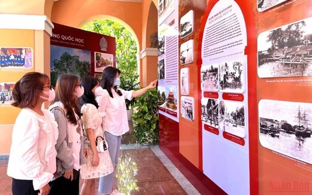 Exposicion sobre el viaje del Presidente Ho Chi Minh al extranjero para buscar camino de liberacion nacional hinh anh 1