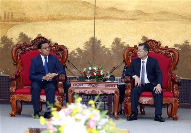 Provincia laosiana busca mejorar cooperacion con ciudad vietnamita de Da Nang hinh anh 1