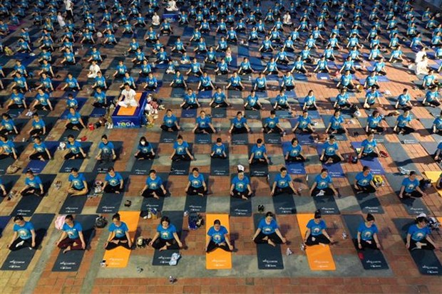 Nutrida participacion en Festival Internacional de Yoga - Da Nang 2022 hinh anh 1