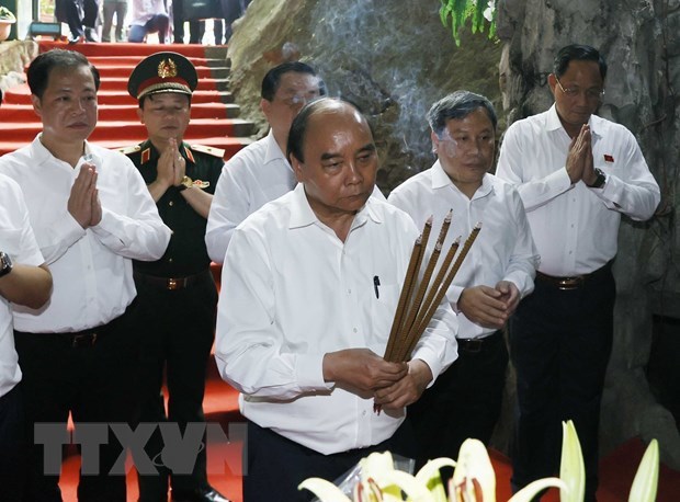 Presidente de Vietnam rinde homenaje a heroes caidos por independencia nacional hinh anh 1