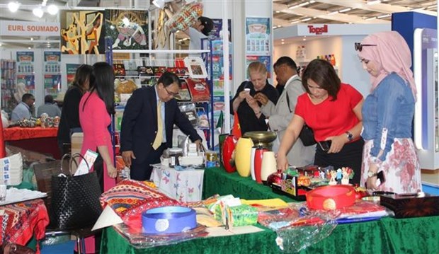 Vietnam participa en Feria internacional de Argel hinh anh 1